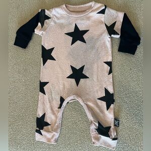 NWOT nununu Black Star Pattern Kids Footie